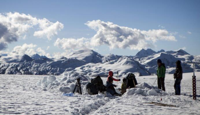 山顶冰川冰消失在世界各地的热带地区