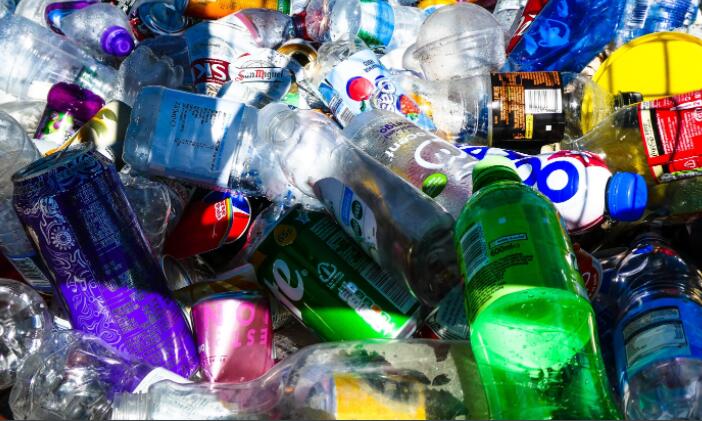 紧急呼吁对塑料污染采取行动