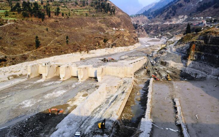 确定印度北阿坎德邦冬季致命泥石流的原因和范围