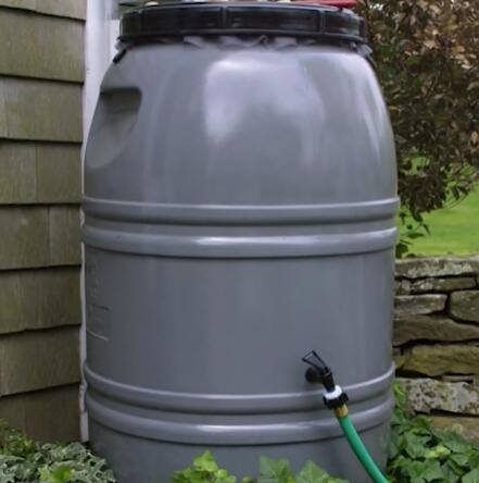 雨桶有助于省钱节水 这是新贝德福德居民如何以折扣价购买