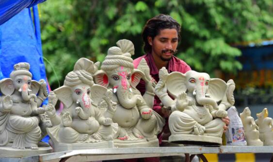 已就免费粘土Ganesh偶像的供应做出安排