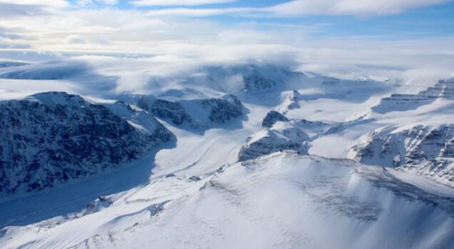 最近格陵兰岛西部冰盖对气候变化的反应发生逆转