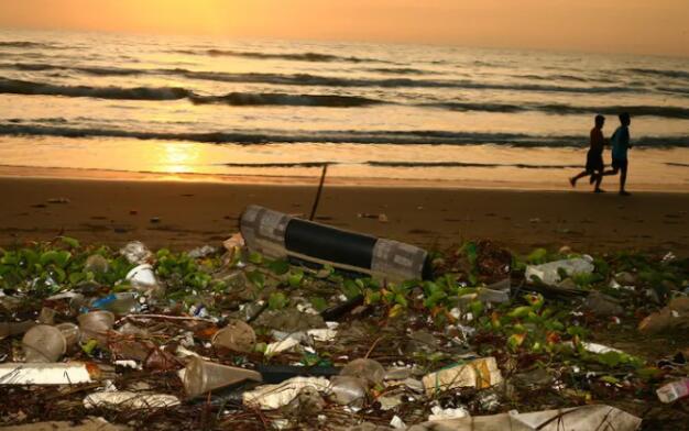 重复使用10%将阻止近一半的塑料垃圾进入海洋