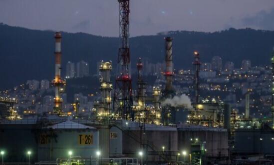 内阁一致投票关闭海法湾的炼油厂