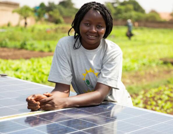两个当地项目展示了非洲走向太阳能的潜力和挑战