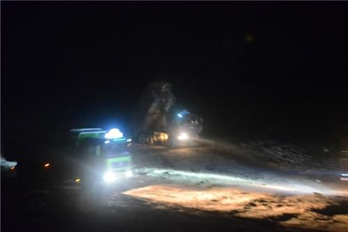 郑州一生态园百亩山沟被垃圾填平 林木遭掩埋