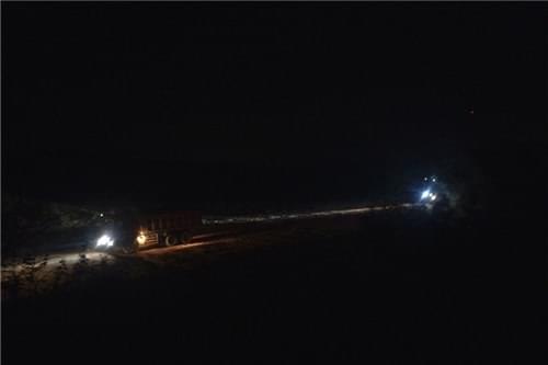 郑州一生态园百亩山沟被垃圾填平 林木遭掩埋