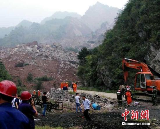 陕西山阳山体滑坡66人被埋 因长期采矿掏空山体